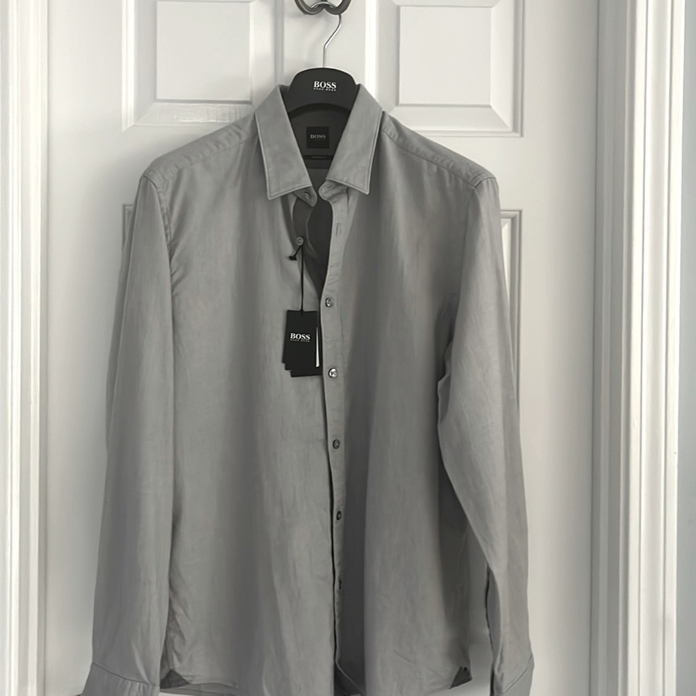 NWT Hugo Boss men’s regular fit Lukas silver button up